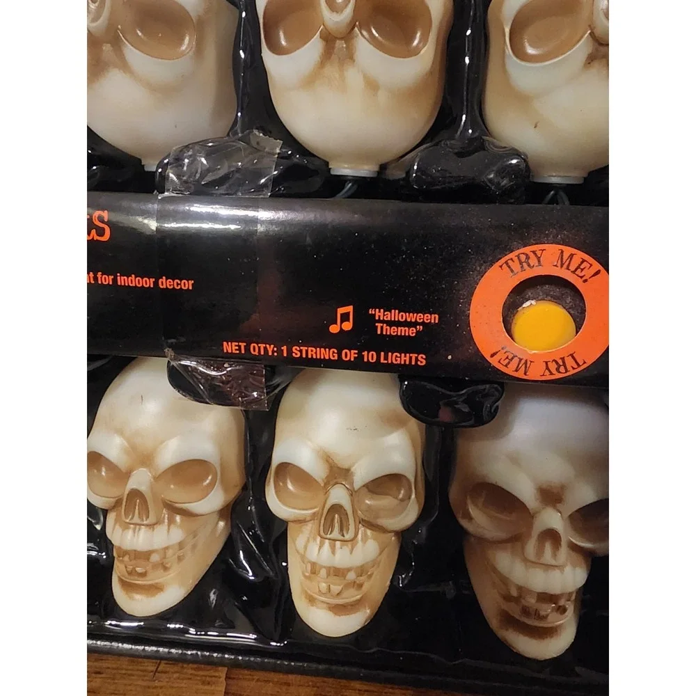 Vintage‎ Gemmy Skull Musical Blinking Halloween Lights, New, Plays 